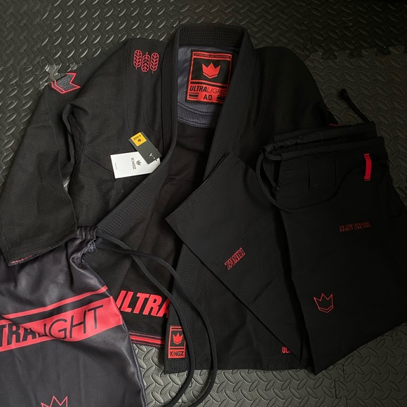 UltraLight 2.0 Black and Red Gi - Picture 1 of 7